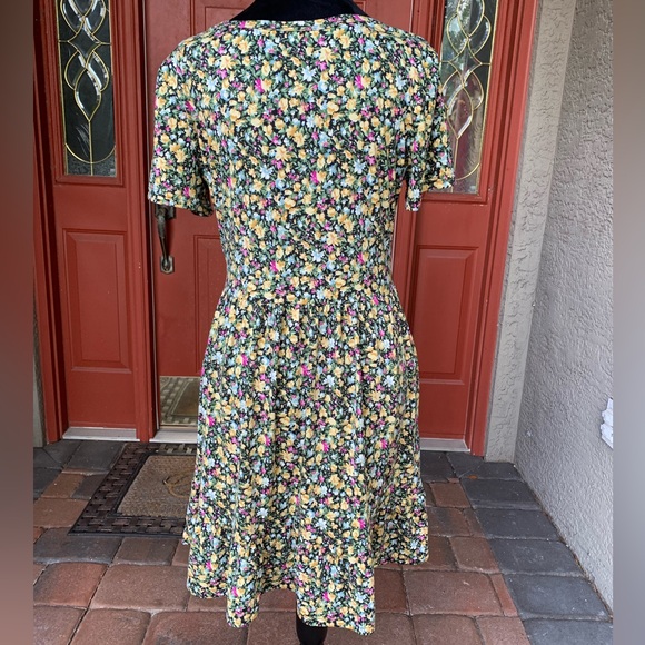 Retro Floral Cottage Dress - Picture 5 of 7